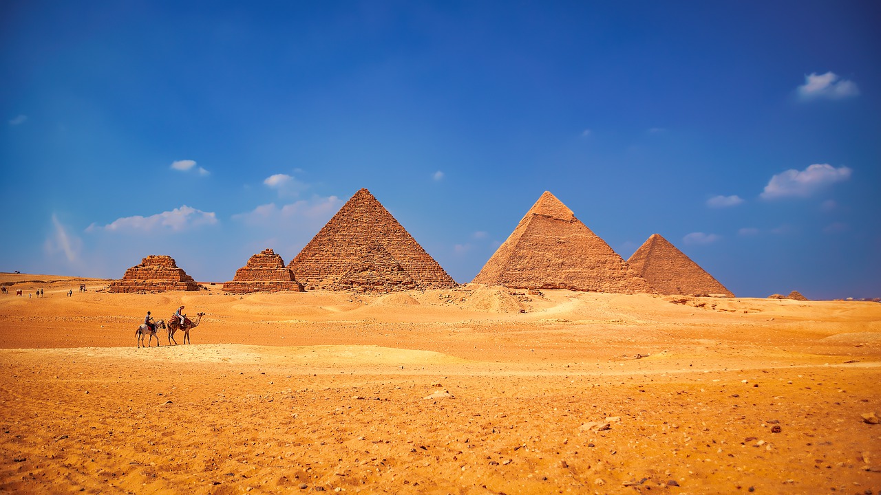 Lär dig pyramidernas dimensioner, konstruktion och form